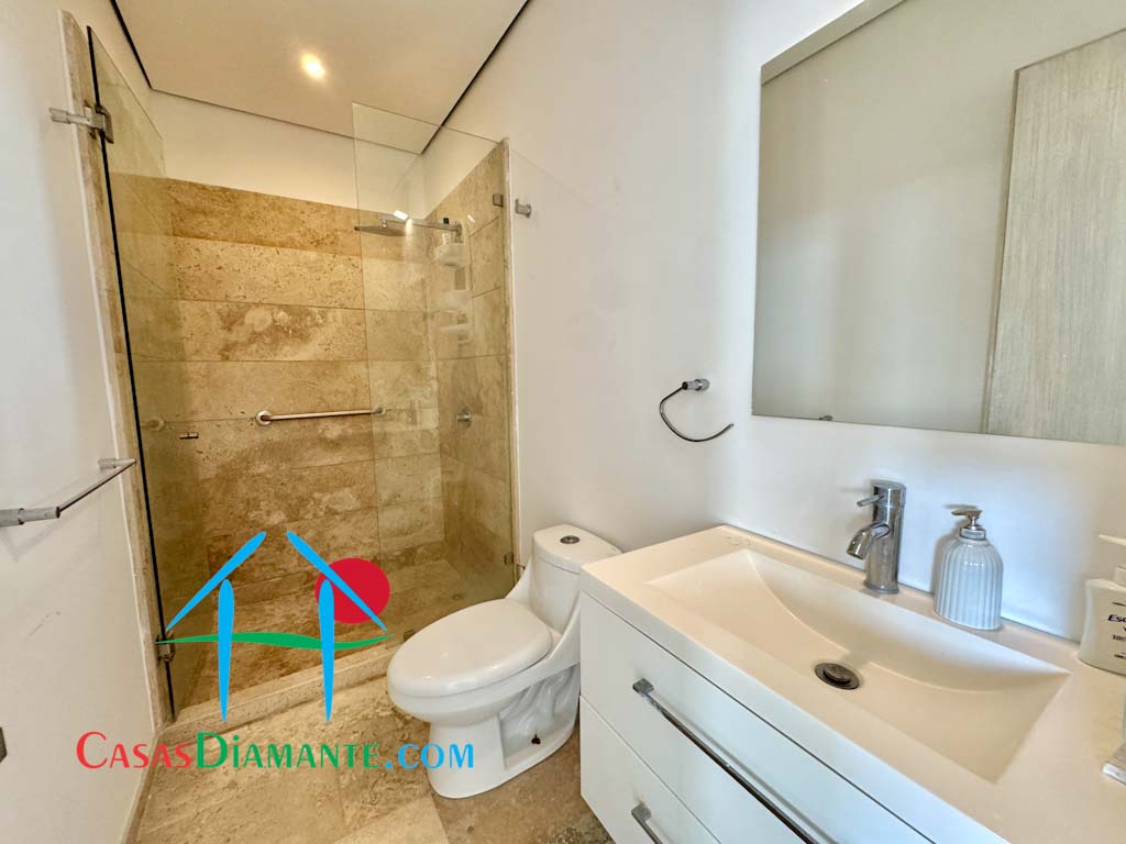 Armando's Le Club A 1803 - Baño completo 1